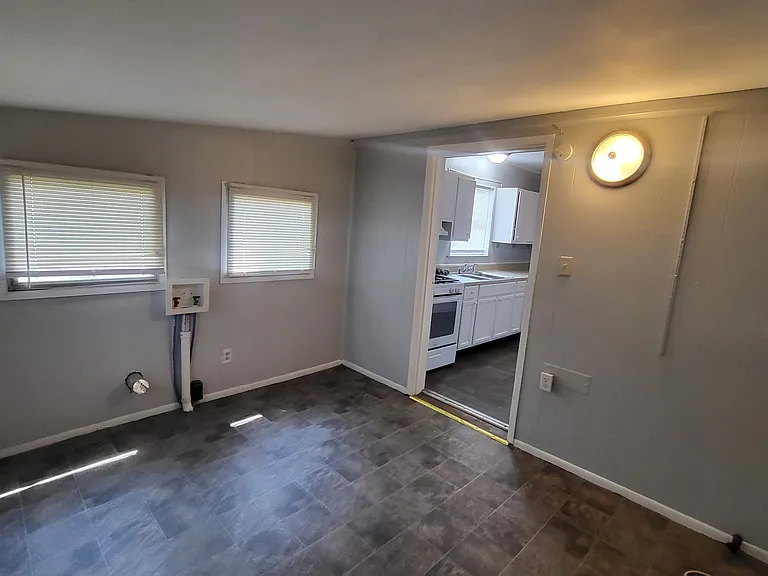 1527 N Chester Ave — Photo 9