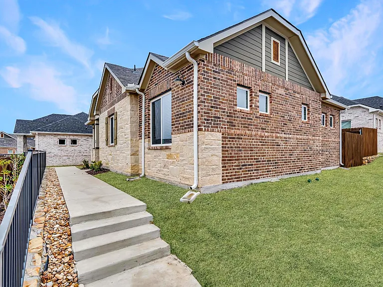 VLux Stoneridge — Photo 13