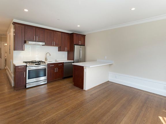 3rd image of 1427 Larkin St APT 3