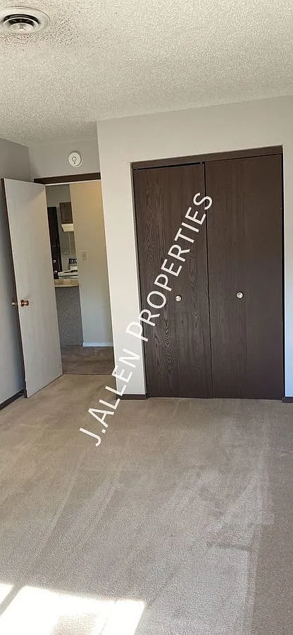Rarely Available 1 bed, 1 bath — Photo 4