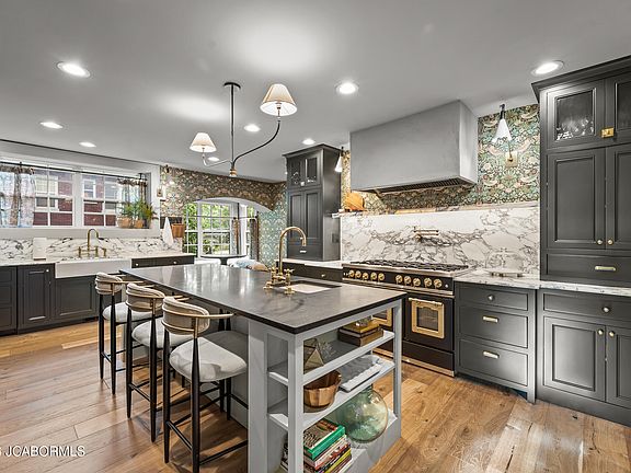 5th image of 1008 Fairmount Blvd