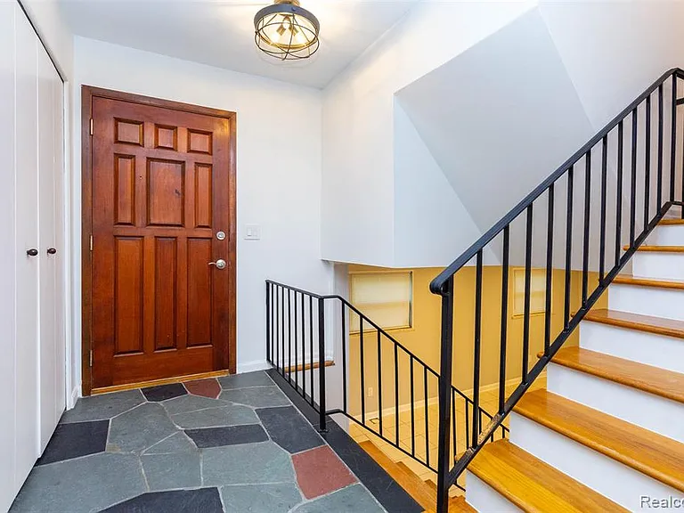 7580 Thornwood St — Photo 5