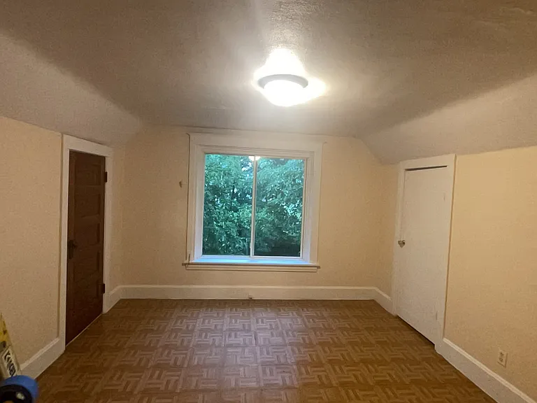 1015 S Columbia Ave — Photo 2