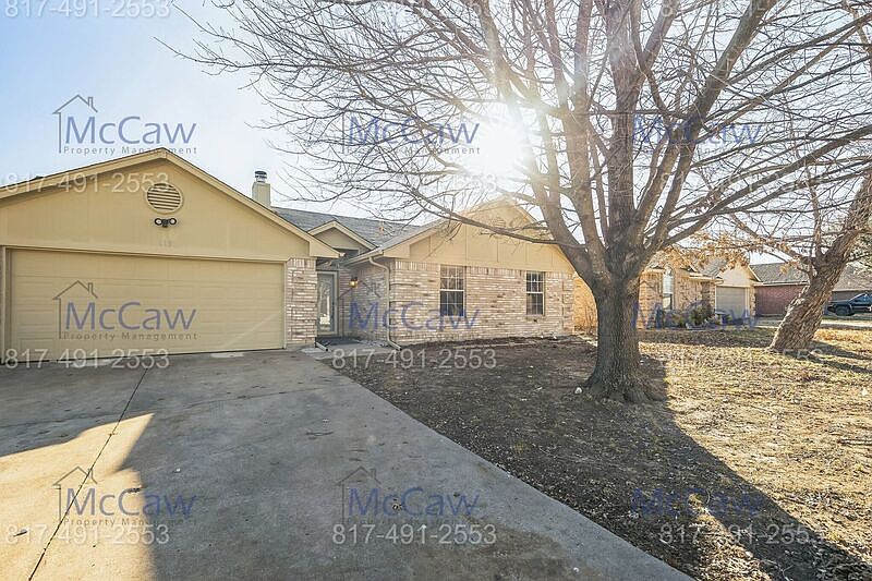 1st image of 833 Vicksburg Ln