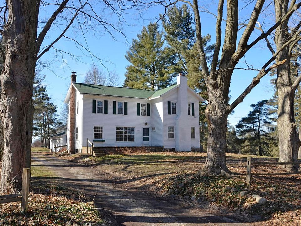 Gracious Farmhouse in Williamston MI