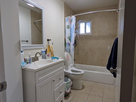 2nd image of 3272 Catalina Ave