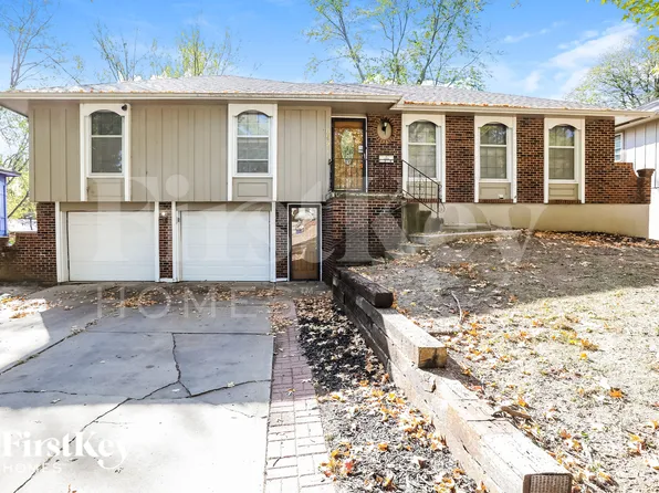8921 E 90th Ter, Kansas City, MO 64138