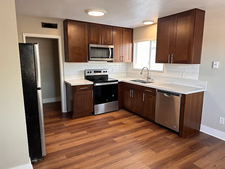 1811 E Grand Ave — Photo 2