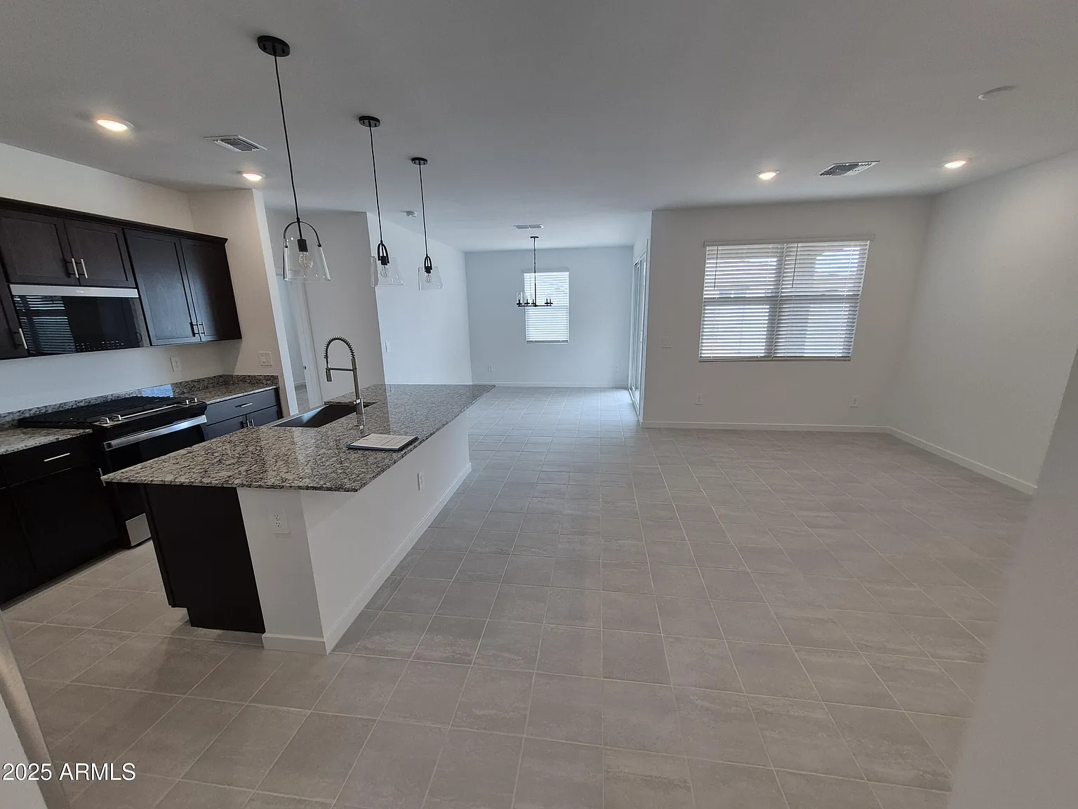 4 bed, 2.0 bath, 1832 sqft, $1,995 — Photo 2