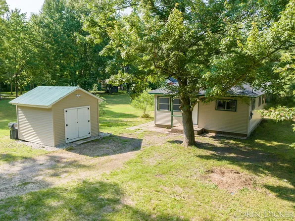 46860 Sycamore Dr, Bangor, MI 49013