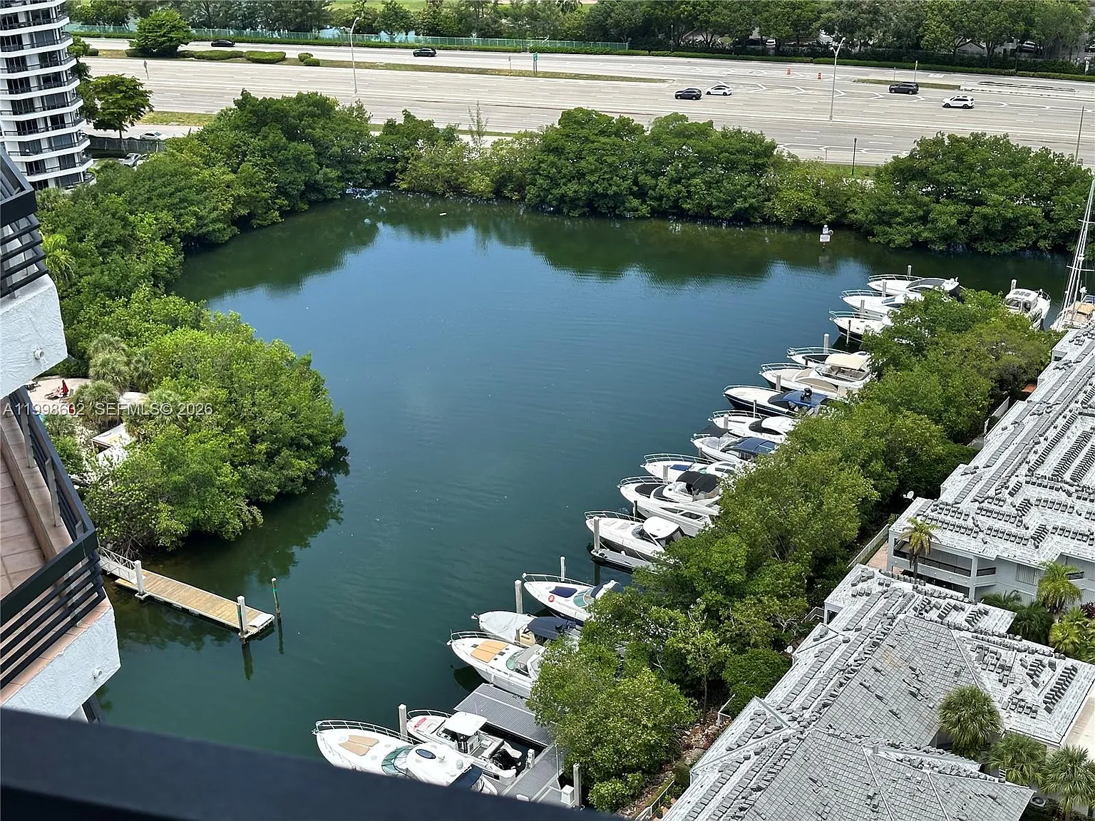 Mystic Pointe Tower 500 C — Photo 2