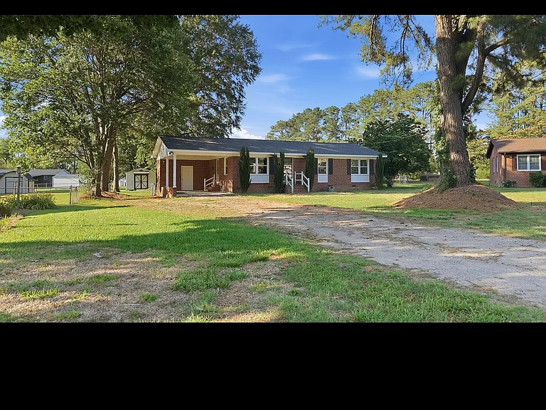 3915 Northern Hills Dr — Photo 2