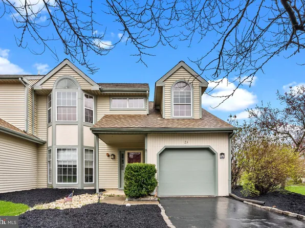 23 Locust Ln, Newtown, PA 18940