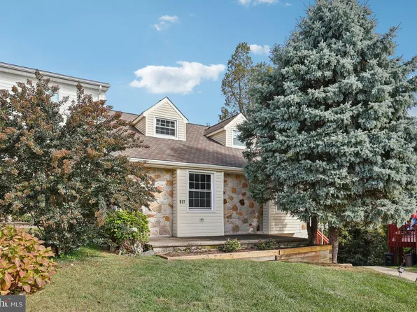 917 Saint Joseph Dr, Upper Darby, PA 19082