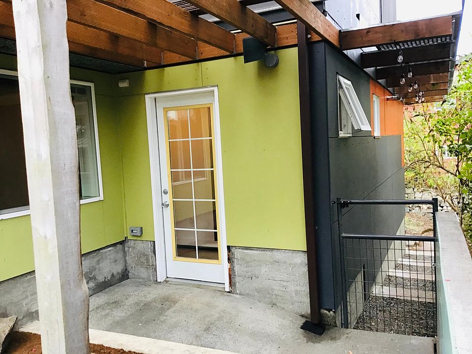 Private entry and yard.