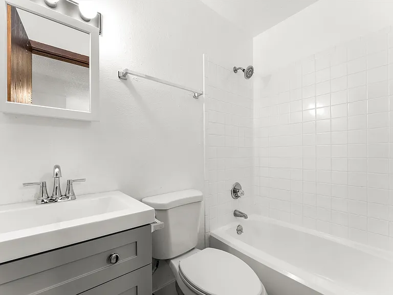 South Street Apartments — Photo 26