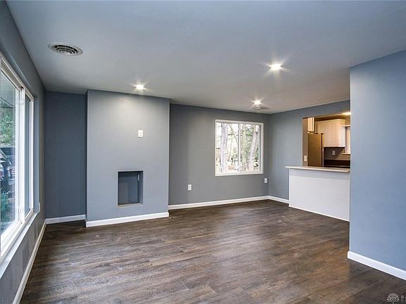 4th image of 509 W South College St