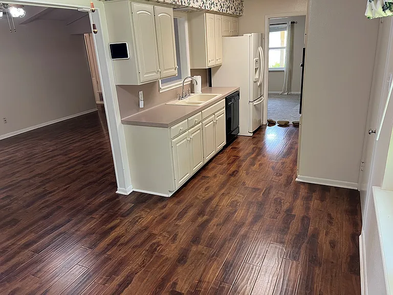 1918 Courtney Dr — Photo 13