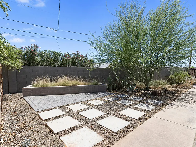 934A W Parkway Blvd — Photo 16