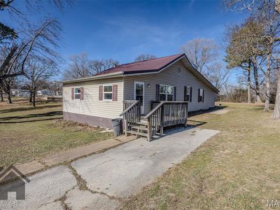 210 Hawkins Ave, Crocker, MO, 65452
