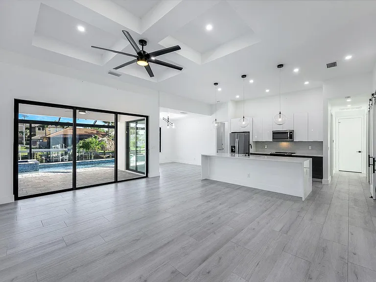 2107 SW 39th St — Photo 29