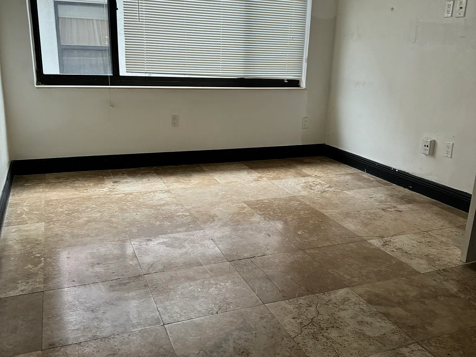 9048 Collins Ave — Photo 4