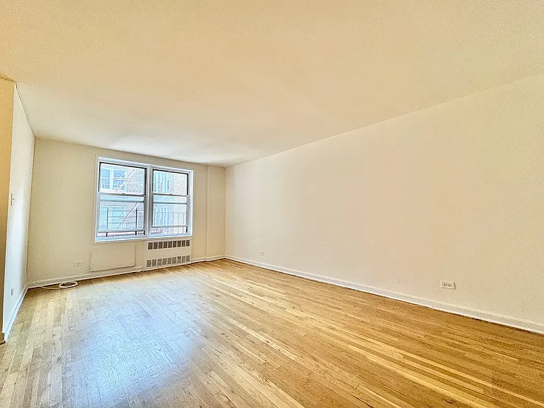 142-19 Barclay Ave #5J — Photo 2