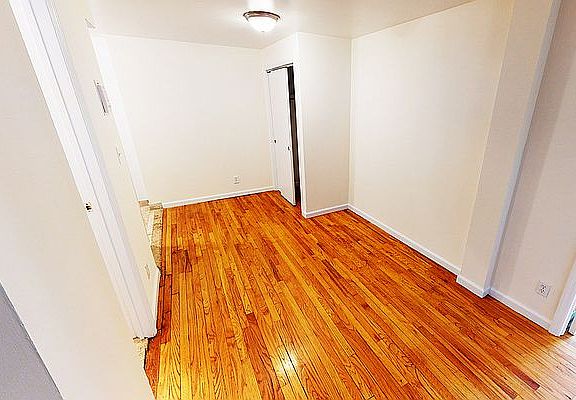 5th image of 301 E 85th St APT 10