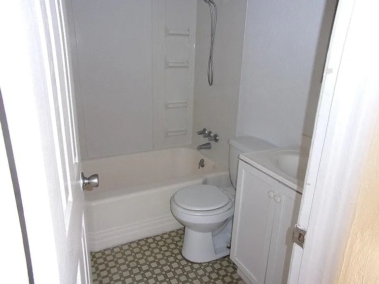 900 Granville Ct N — Photo 8