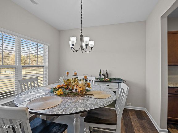 5th image of 211 Timberline Oak Drive