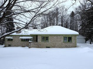 7892 Old 101 Rd, Armstrong Creek, WI 54103