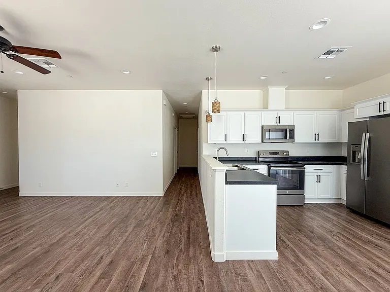 6935 Wilshire Ave — Photo 6