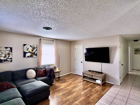 4th image of 3705 N Silver St