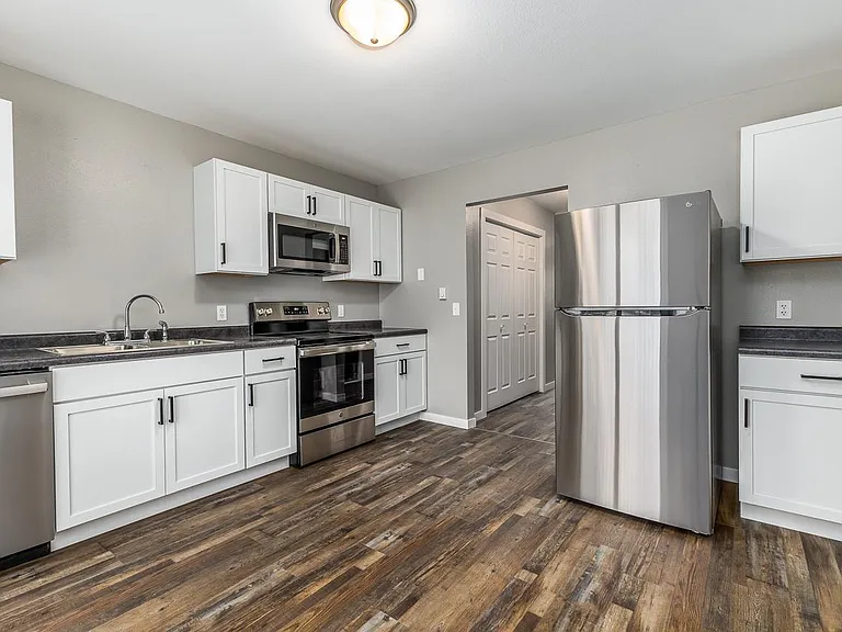 2149 Sunnyslope Dr — Photo 2