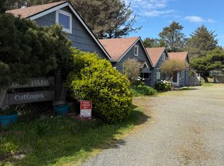 431 W 2nd St #4, Yachats, OR 97498