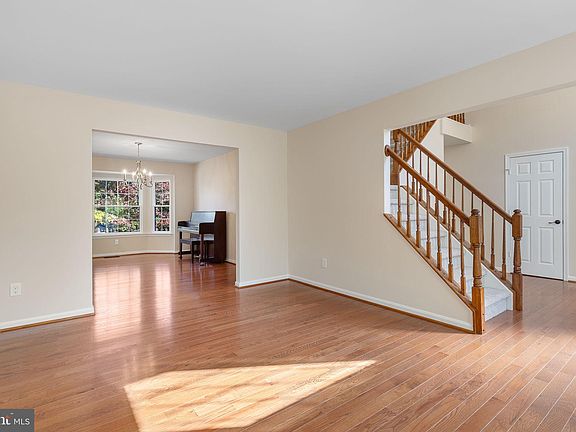 5th image of 10 Timberwood Ct
