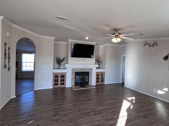 2nd image of 606 Rackler St