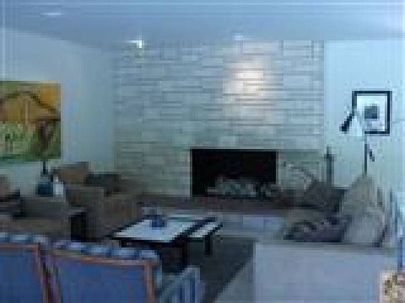 Family Room w/fireplace