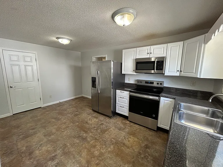 713 N High St — Photo 5