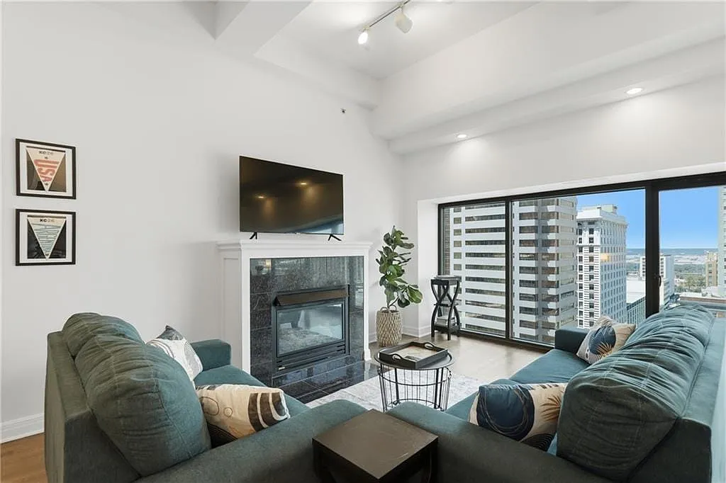 1101 Walnut St — Photo 1