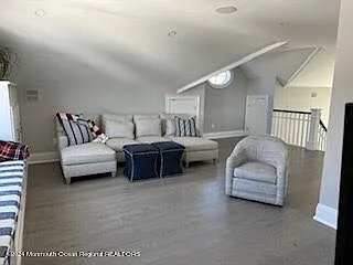 117 Sylvania Ave — Photo 32