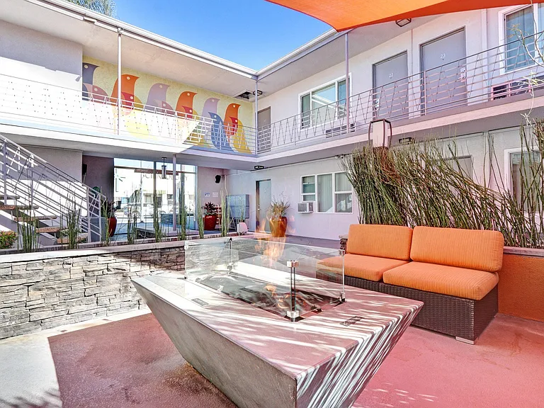 Twin Palms — Photo 36