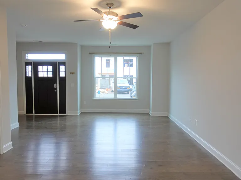124 Creekland Way — Photo 6