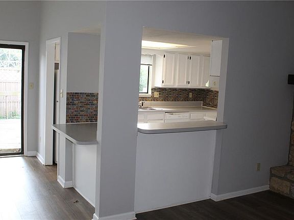 4th image of 3010 Horse Hill West Dr