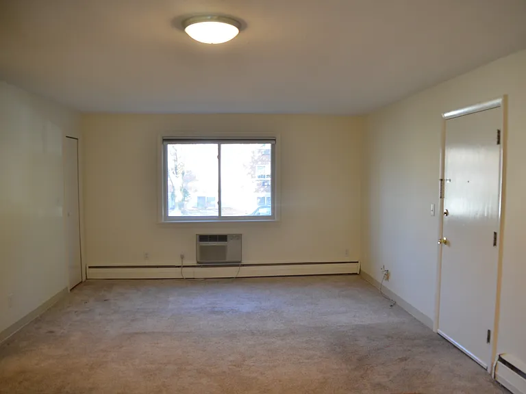 41 Lionel Ave #D — Photo 4