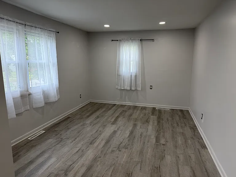 10 Burton Ave — Photo 6