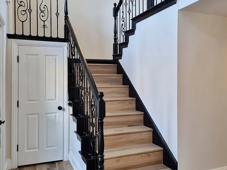 4555 Queenswood Dr — Photo 3