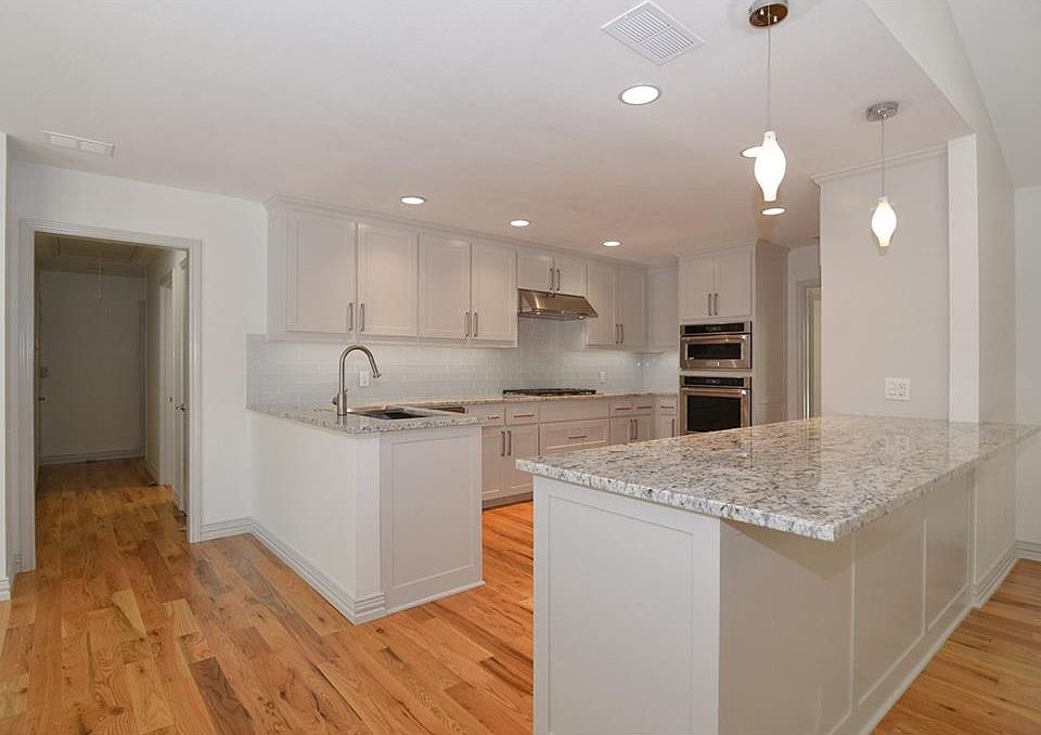 1st image of 3958 Courtshire Dr