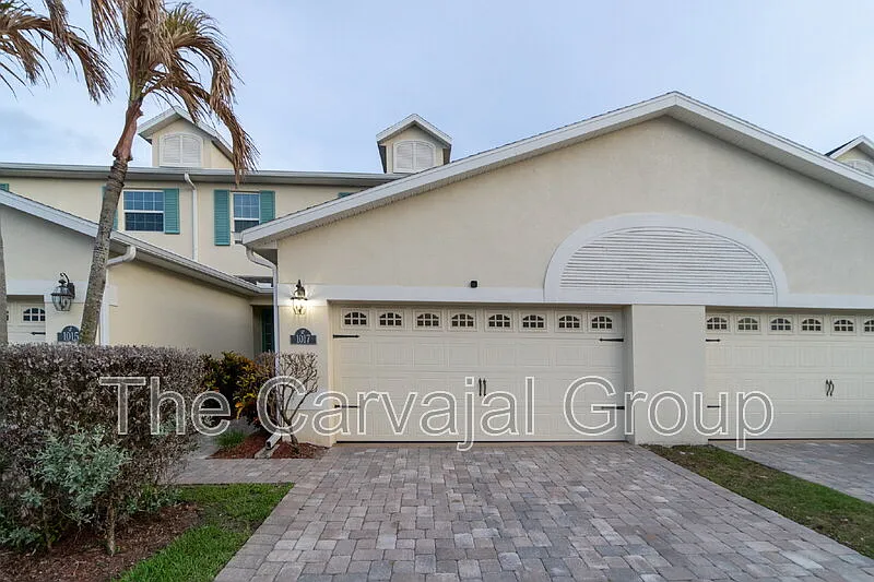 3 bed, 3.5 bath, 2193 sqft, $3,000 — Photo 2