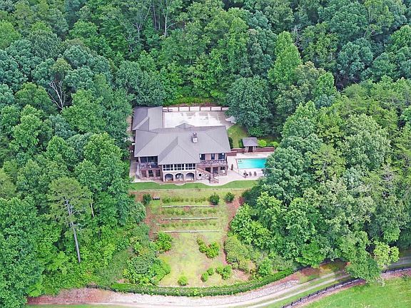 2nd image of 230 Owls Nest Ln